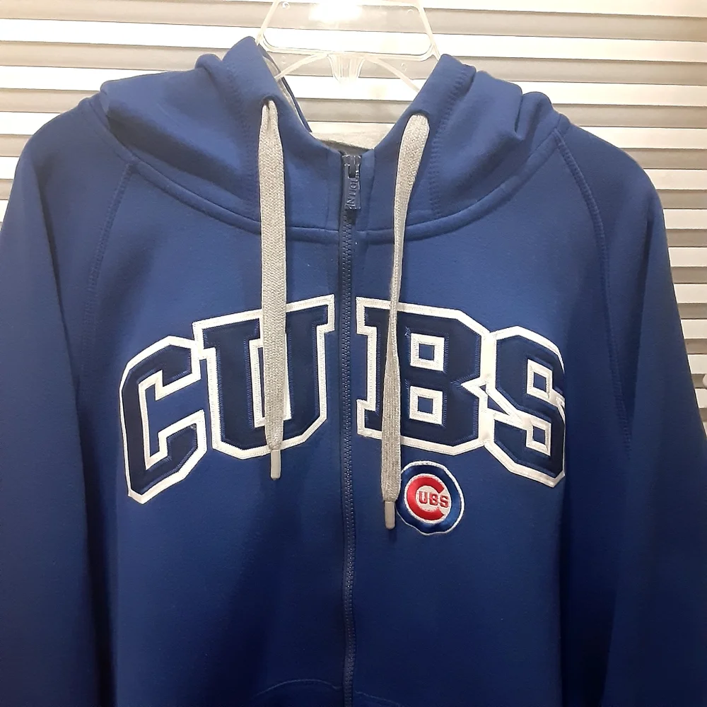 Antigua chicago cubs Hoodie. Size Large. Blue color